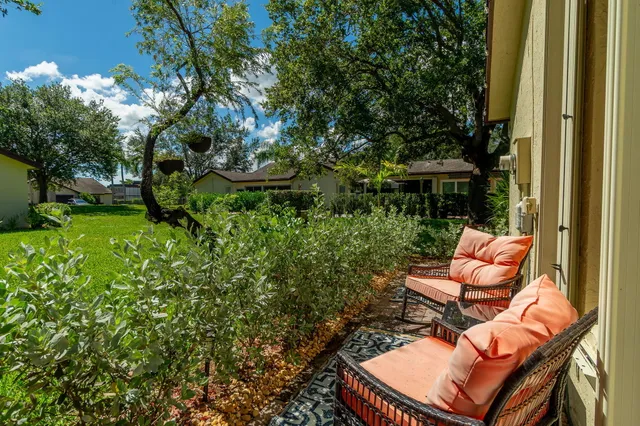 $389,000 | 115 Ramblewood Circle, Royal Palm Beach, FL 33411