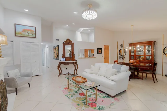 $389,000 | 115 Ramblewood Circle, Royal Palm Beach, FL 33411