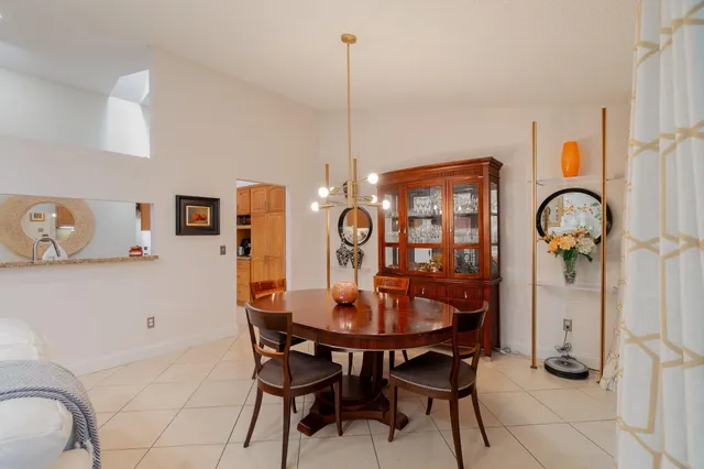 $389,000 | 115 Ramblewood Circle, Royal Palm Beach, FL 33411