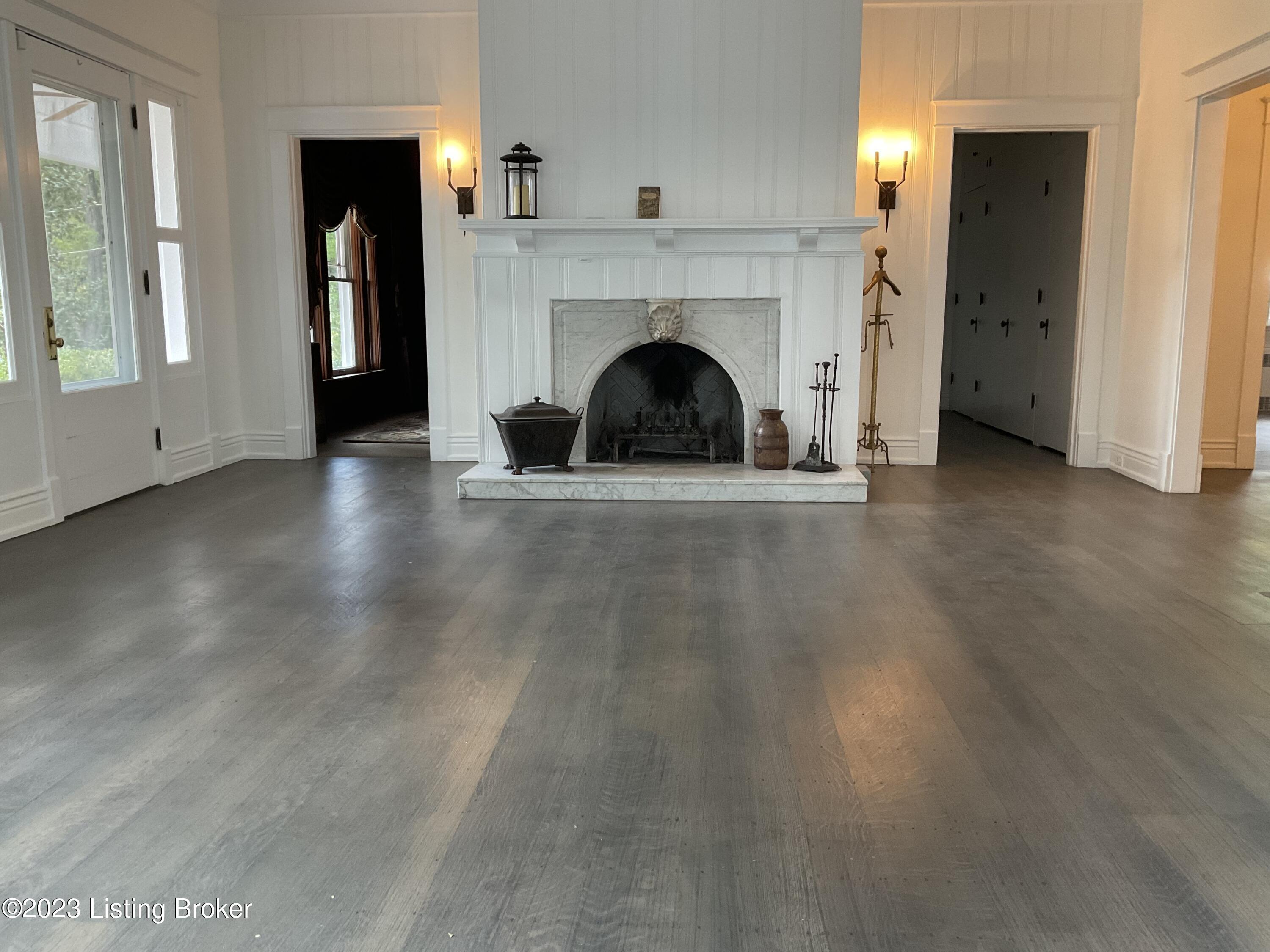 7903 Rose Island Road Prospect, KY 40059 - Photo 4 of 46 Living room