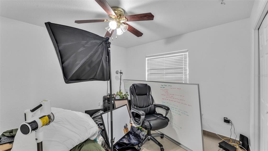 587 Drayton Road Winter Haven, FL 33884 - Photo 25 of 40 a room with a workspace