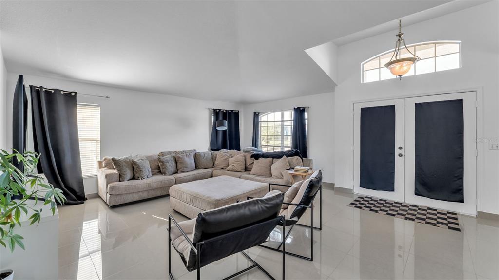 587 Drayton Road Winter Haven, FL 33884 - Photo 9 of 40 a living room with furniture and a flat screen tv
