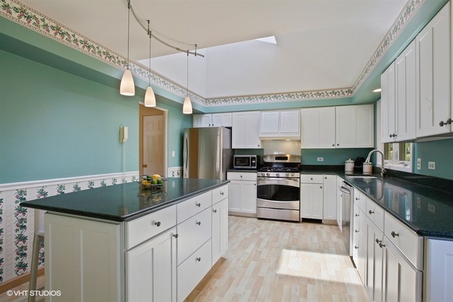 231 Middaugh Road Clarendon Hills, IL 60514 - Photo 6 of 25 Gallery Image 6