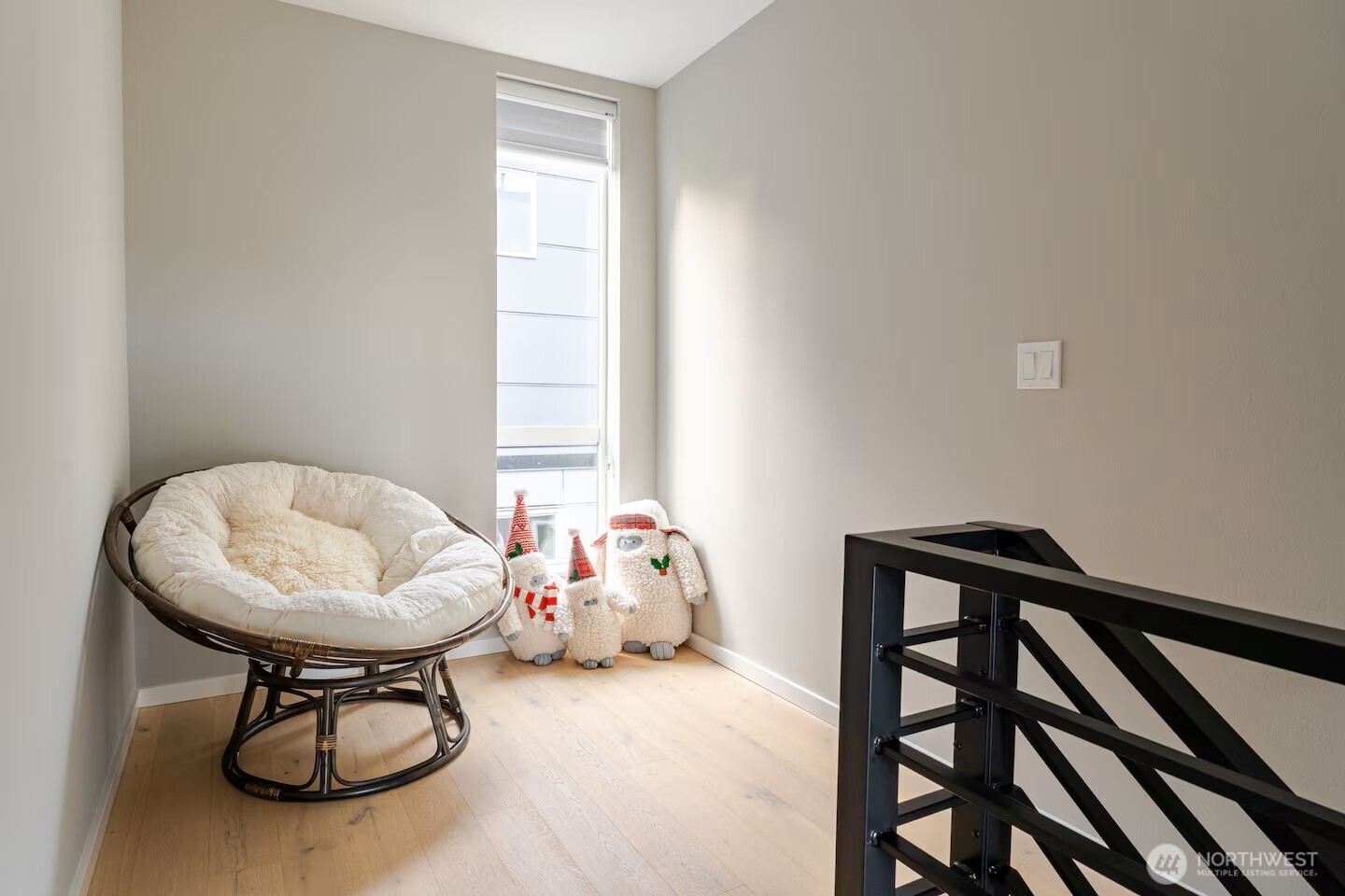 1709 20th Avenue, Unit A Seattle, WA 98122 - Photo 16 of 20 a view of entryway with livingroom
