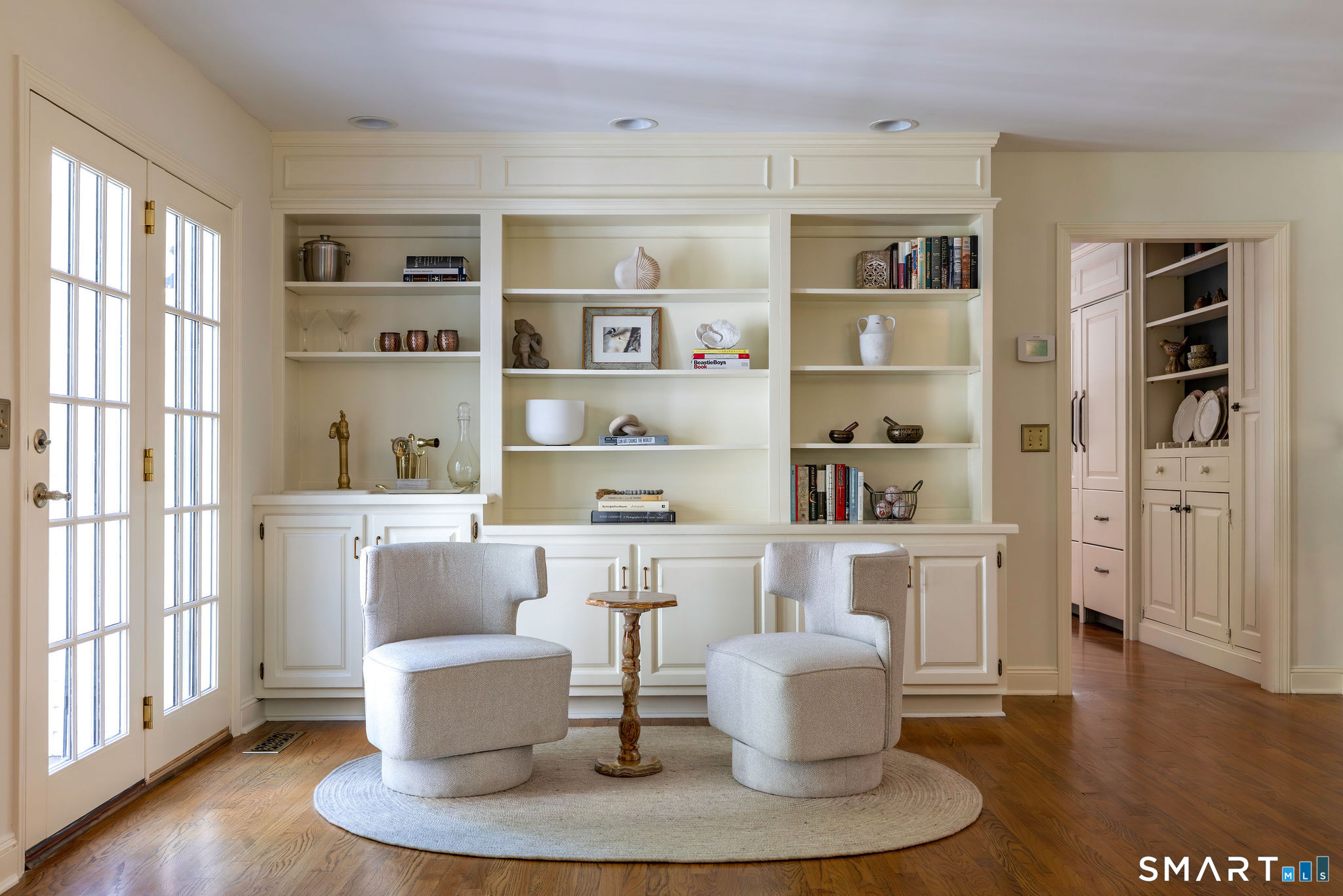 62 Blacksmith Ridge Road Ridgefield, CT 06877 - Photo 16 of 40 Sitting area off the family room with built-ins and wet bar