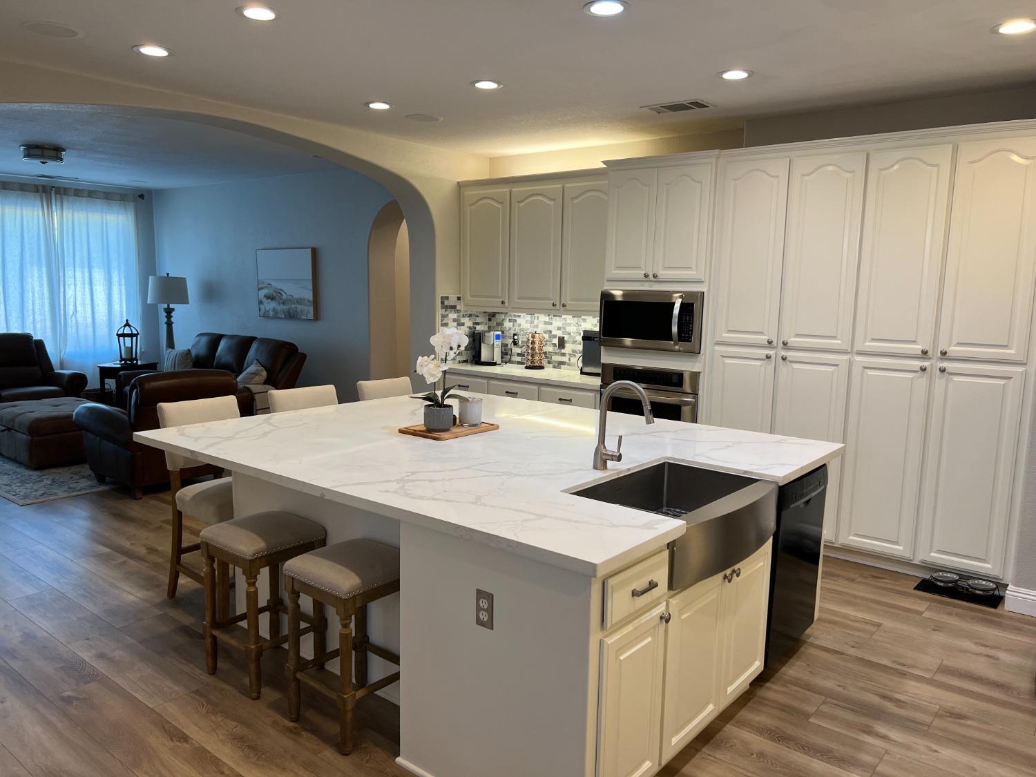 1135 North Perry Avenue Clovis, CA 93611 - Photo 4 of 27