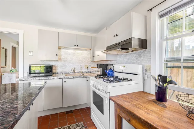 $2,295,000 | 557 Center Road, Block Island, RI 02807