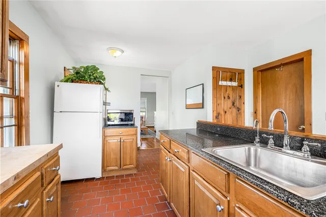 $2,295,000 | 557 Center Road, Block Island, RI 02807