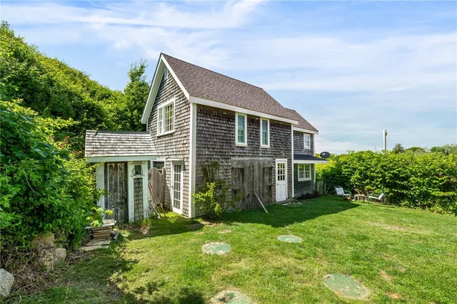 $2,295,000 | 557 Center Road, Block Island, RI 02807