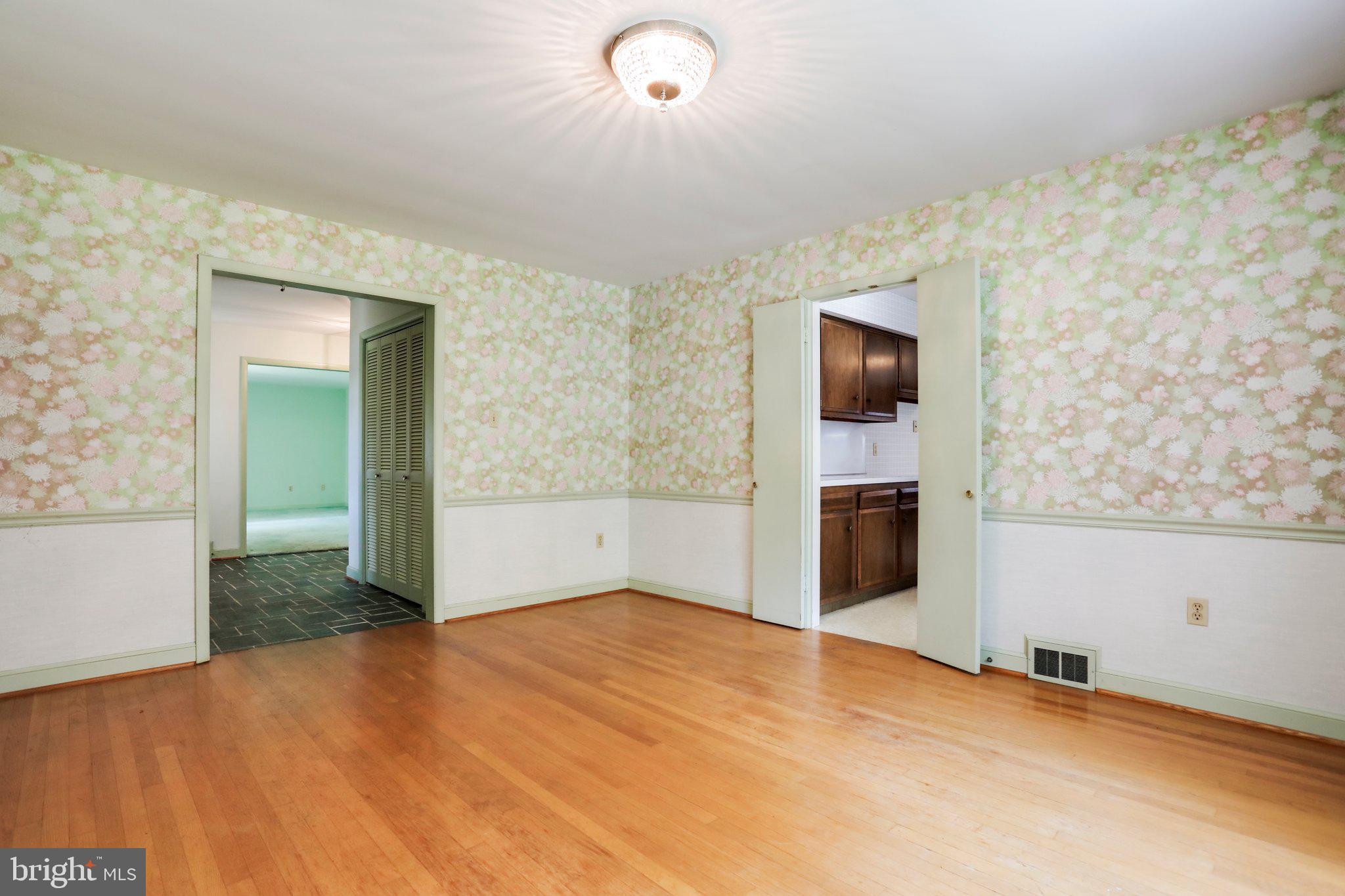 19735 Meadowbrook Road Hagerstown, MD 21742 - Photo 11 of 62 Dining room