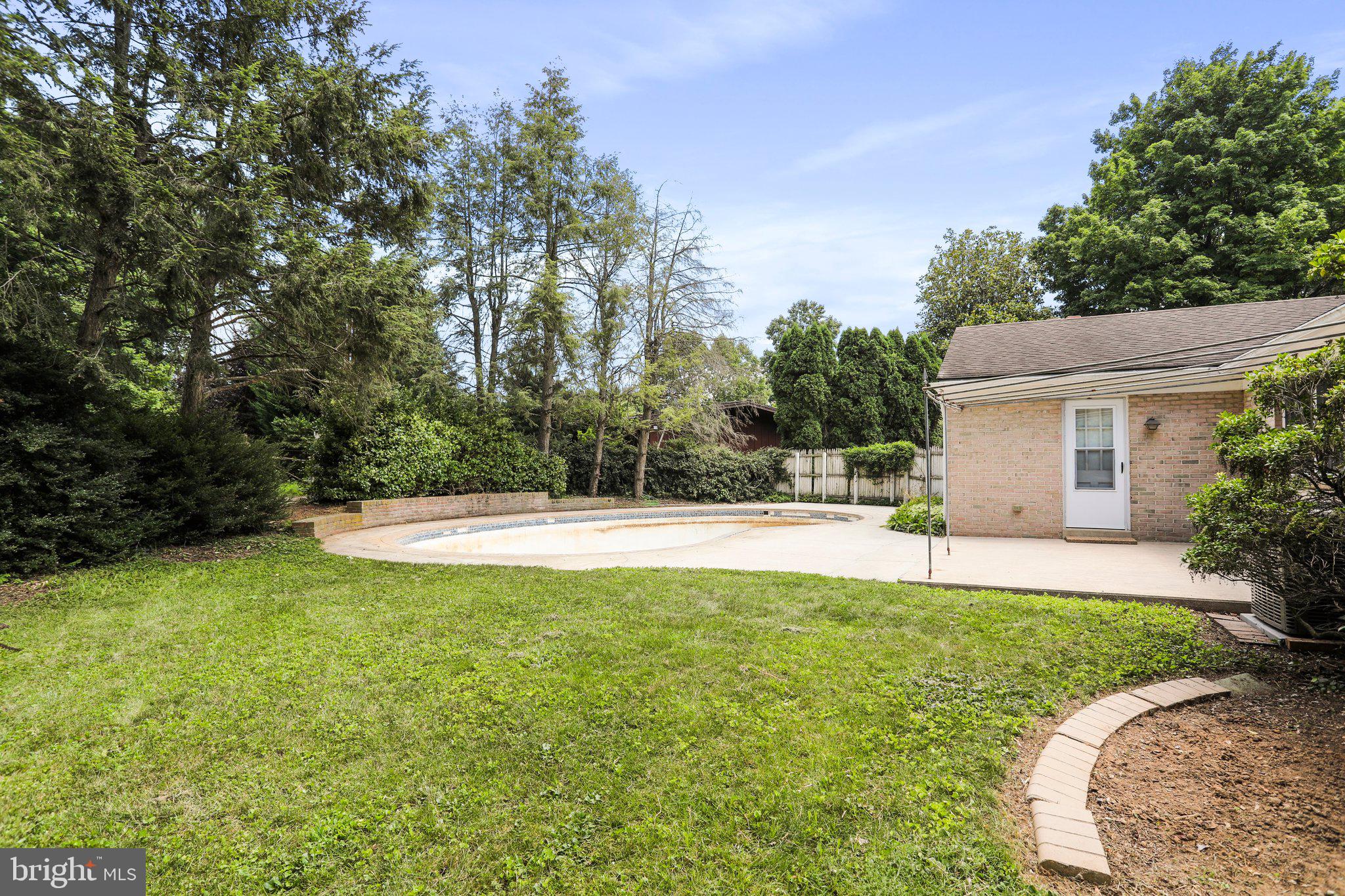 19735 Meadowbrook Road Hagerstown, MD 21742 - Photo 49 of 62 Back yard view