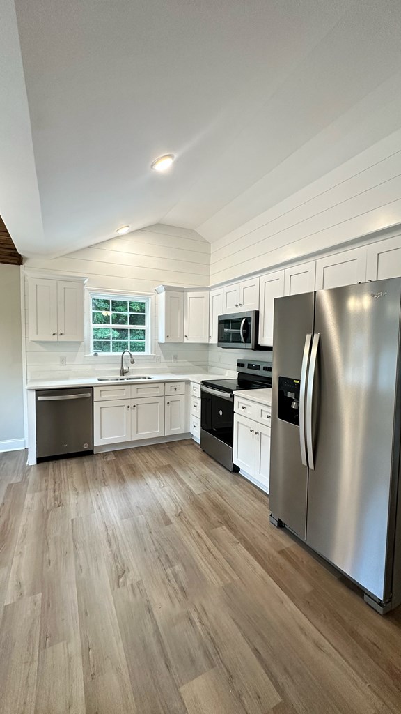 1610 Riverbend Road Dalton, GA 30721 - Photo 4 of 14 Gallery Image 4