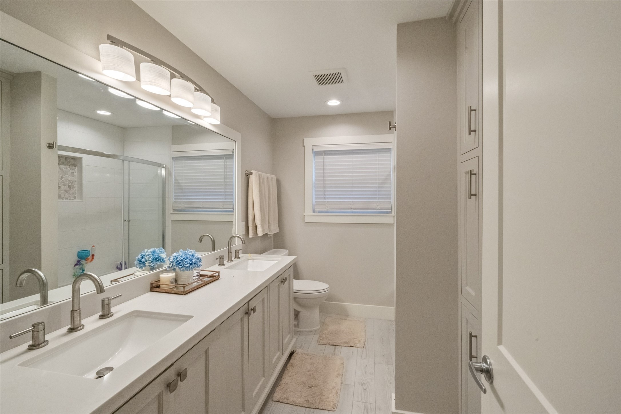 8710 Burkhart Road Houston, TX 77055 - Photo 11 of 47