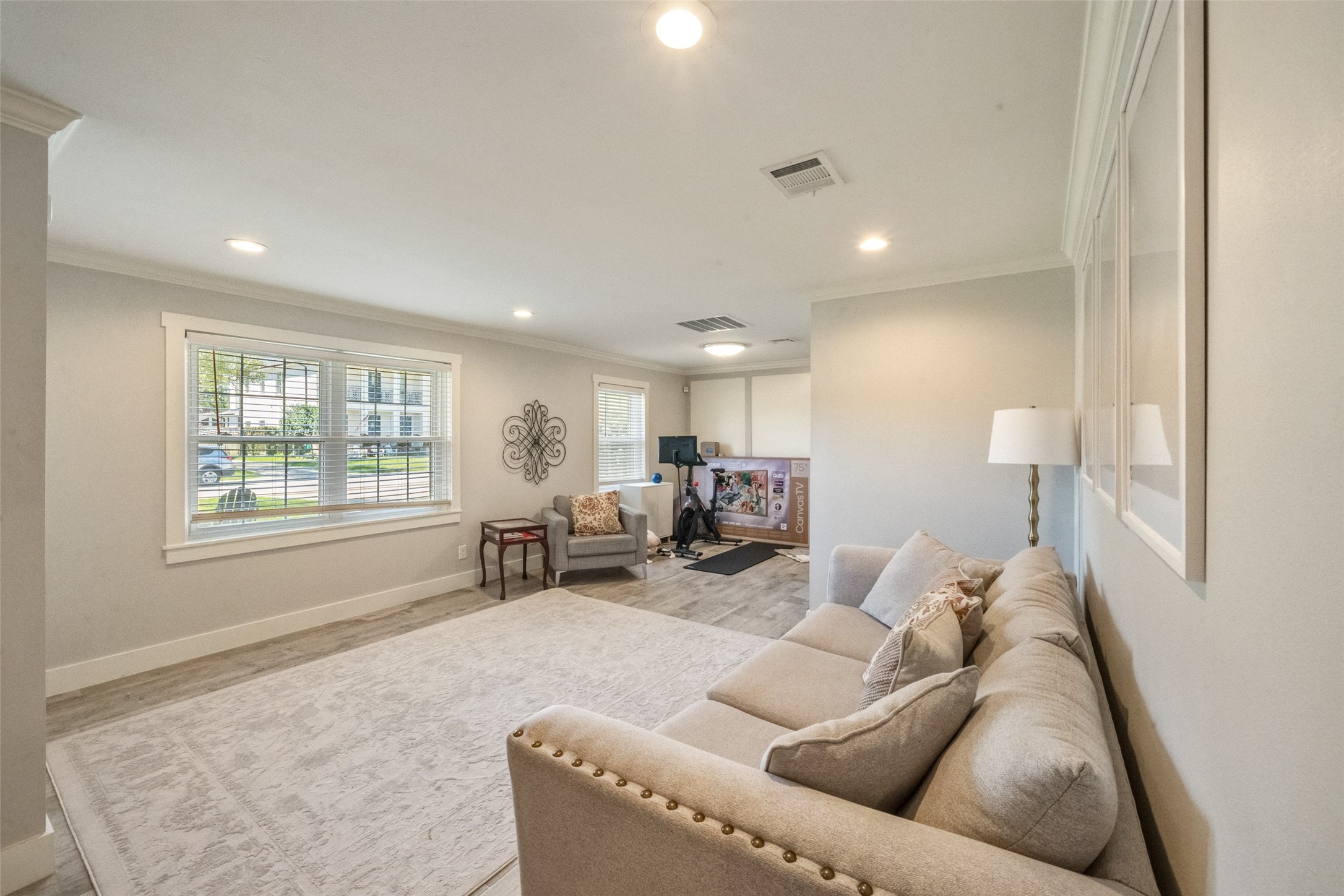 8710 Burkhart Road Houston, TX 77055 - Photo 6 of 47