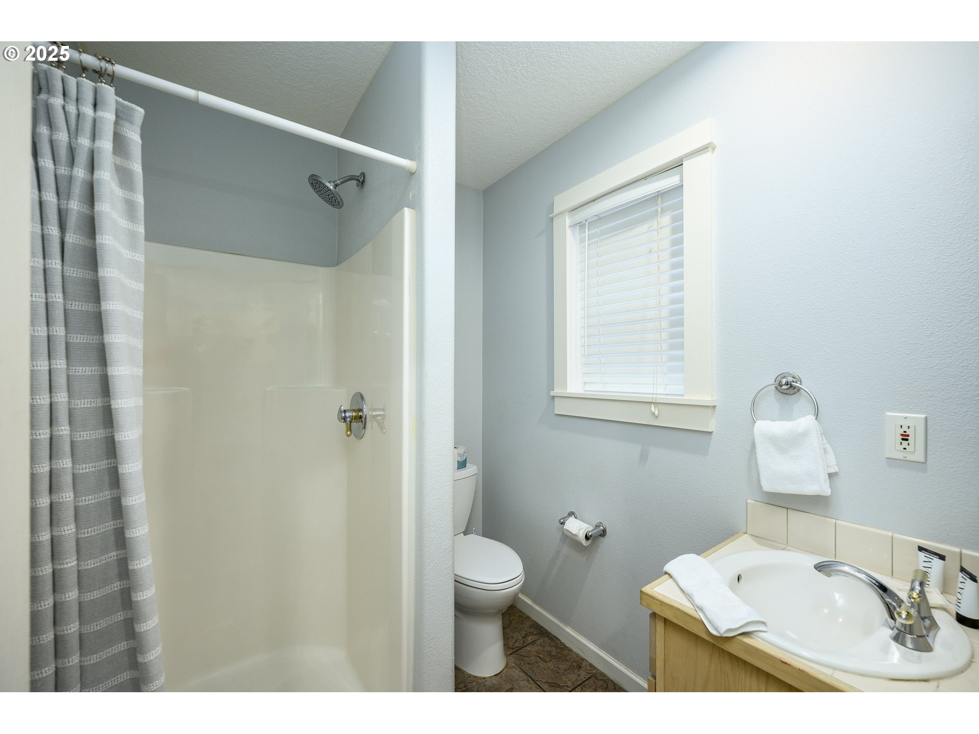 265 Bunchberry Way Depoe Bay, OR 97341 - Photo 13 of 34 Bathroom