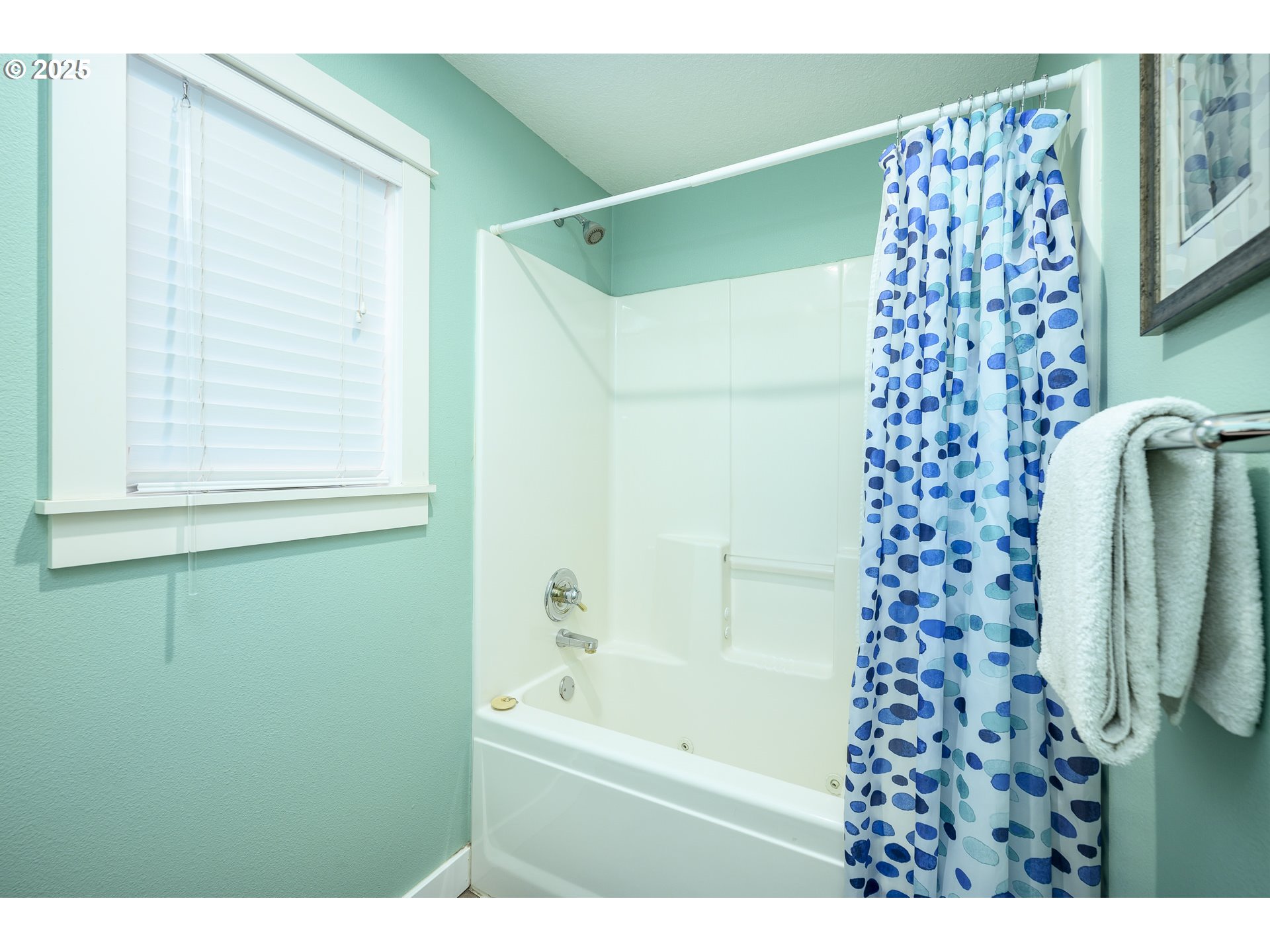 265 Bunchberry Way Depoe Bay, OR 97341 - Photo 24 of 34 Bathroom