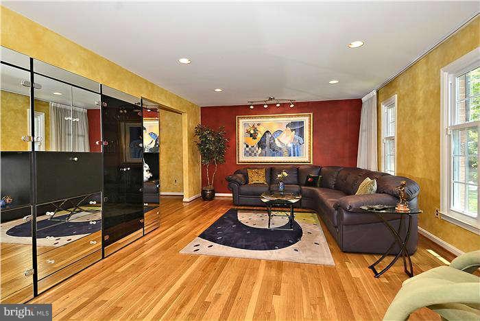 12551 Heurich Road Silver Spring, MD 20902 - Photo 13 of 30 Living Room