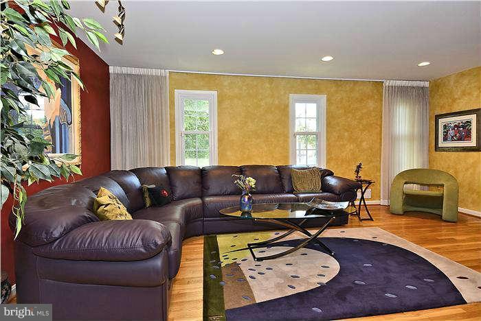12551 Heurich Road Silver Spring, MD 20902 - Photo 14 of 30 Living Room