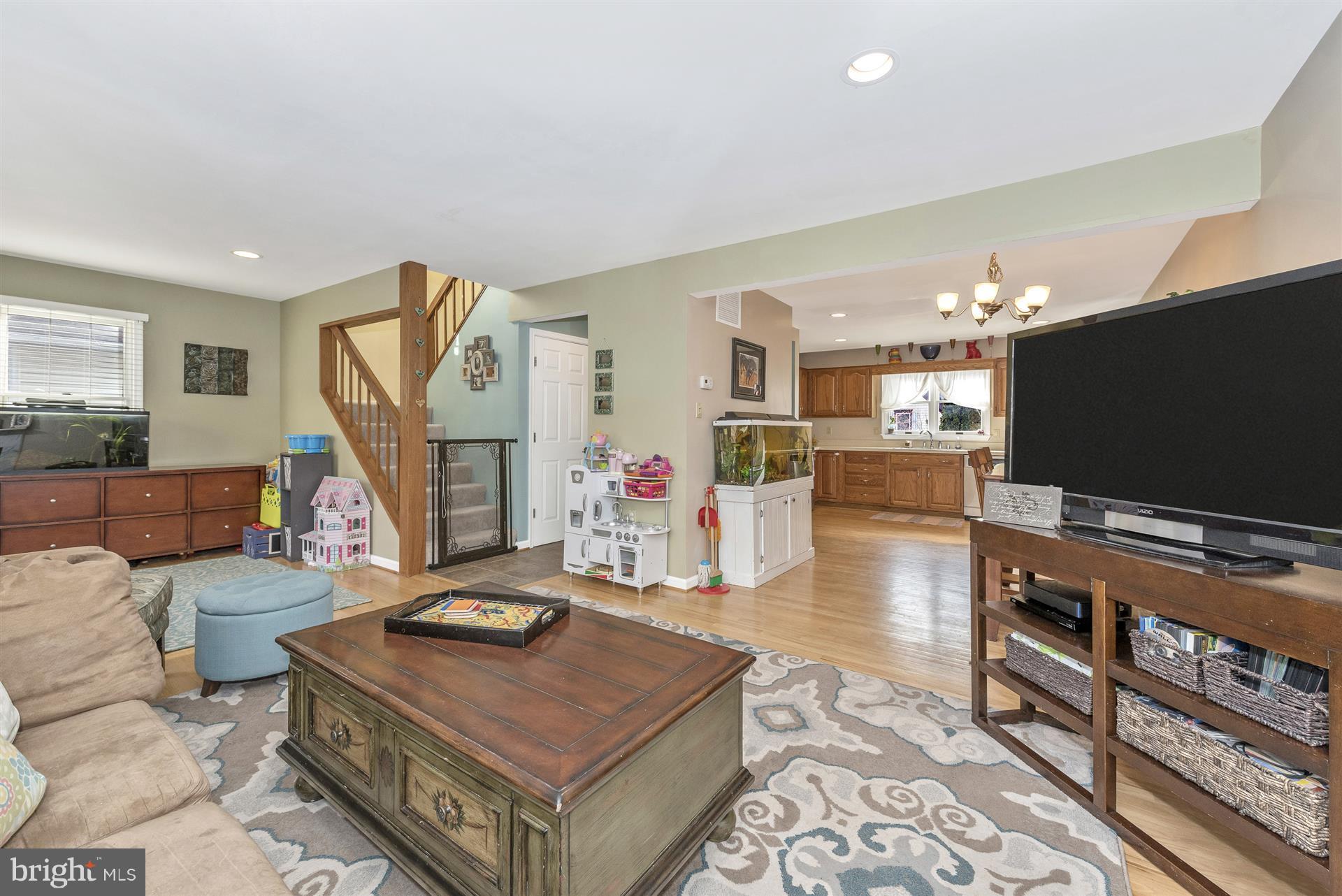 6589 Hemlock Point Road New Market, MD 21774 - Photo 11 of 30 Living Room
