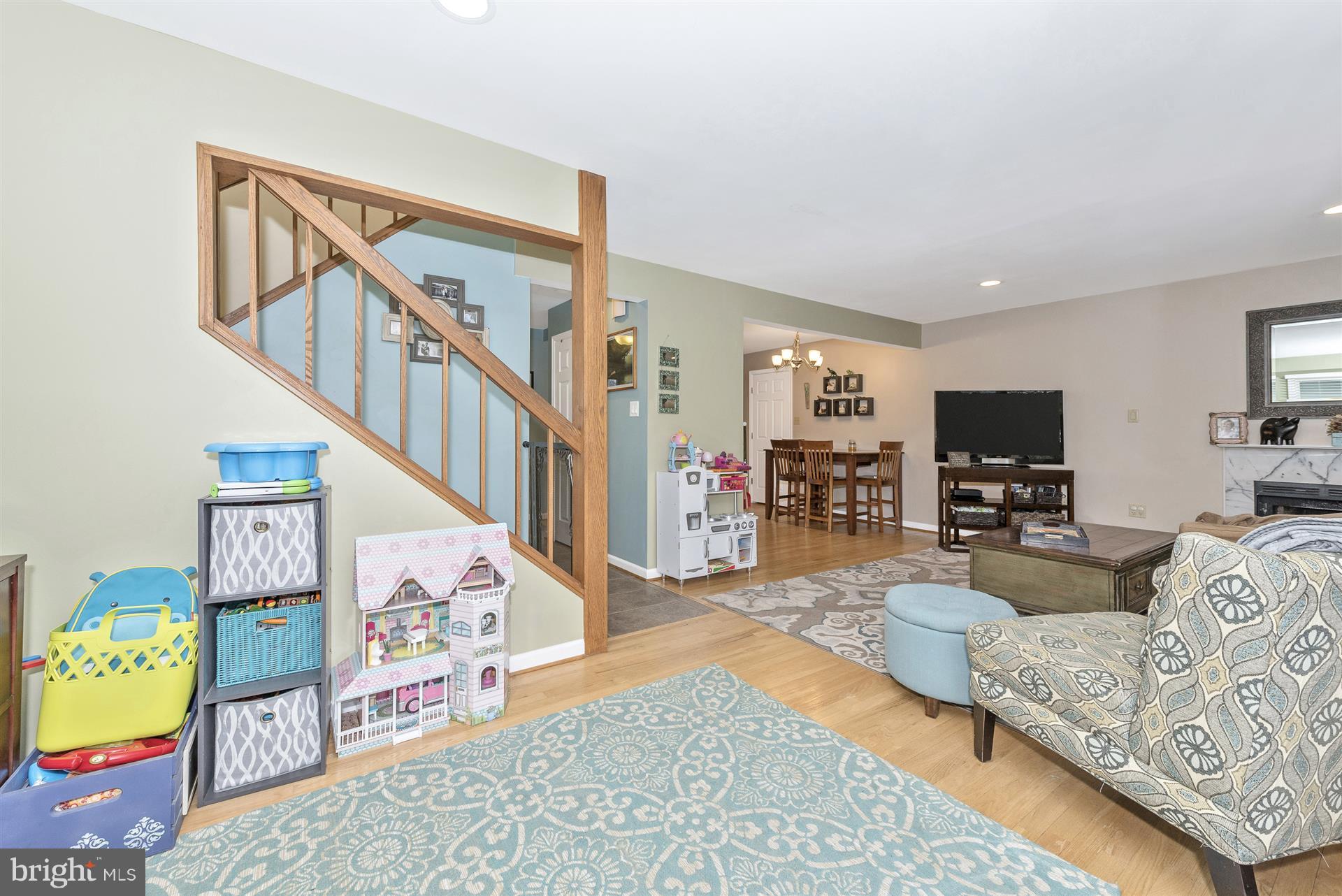 6589 Hemlock Point Road New Market, MD 21774 - Photo 14 of 30 Living Room