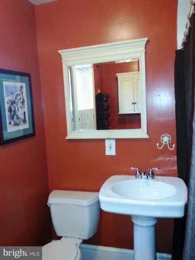 413 Westgate Road Baltimore, MD 21229 - Photo 23 of 30 Bath