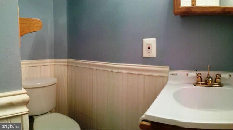 413 Westgate Road Baltimore, MD 21229 - Photo 28 of 30 Bath