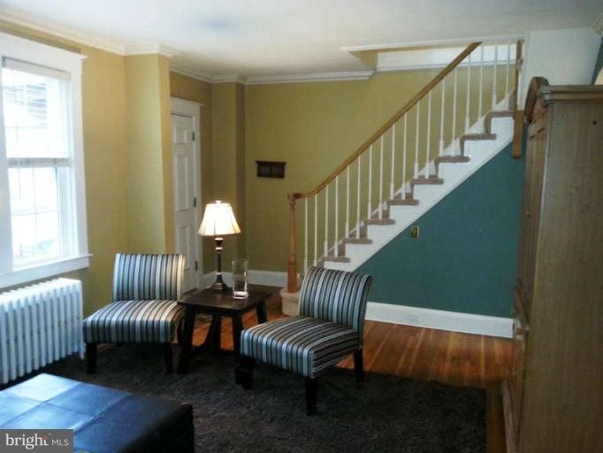 413 Westgate Road Baltimore, MD 21229 - Photo 4 of 30 Living Room