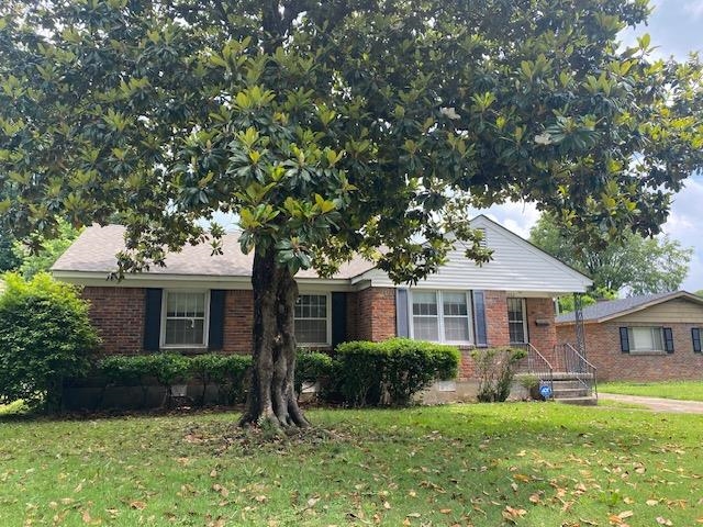 1552 Delmont Road Memphis, TN 38117 - Photo 1 of 22 Roof 2023. New sump pump and dehumidifier 2024 installed by Terminix to keep the under the house crawl space dry.