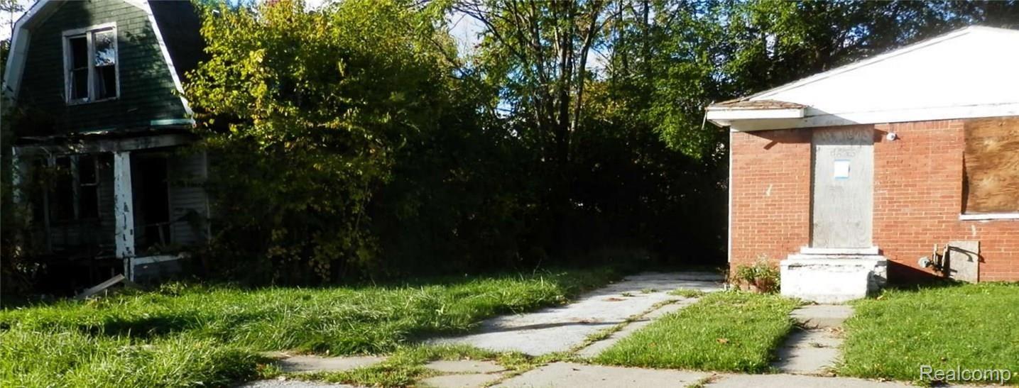 4625 Harding Street Detroit, MI 48214 - Photo 3 of 9 PA230037-1.JPG