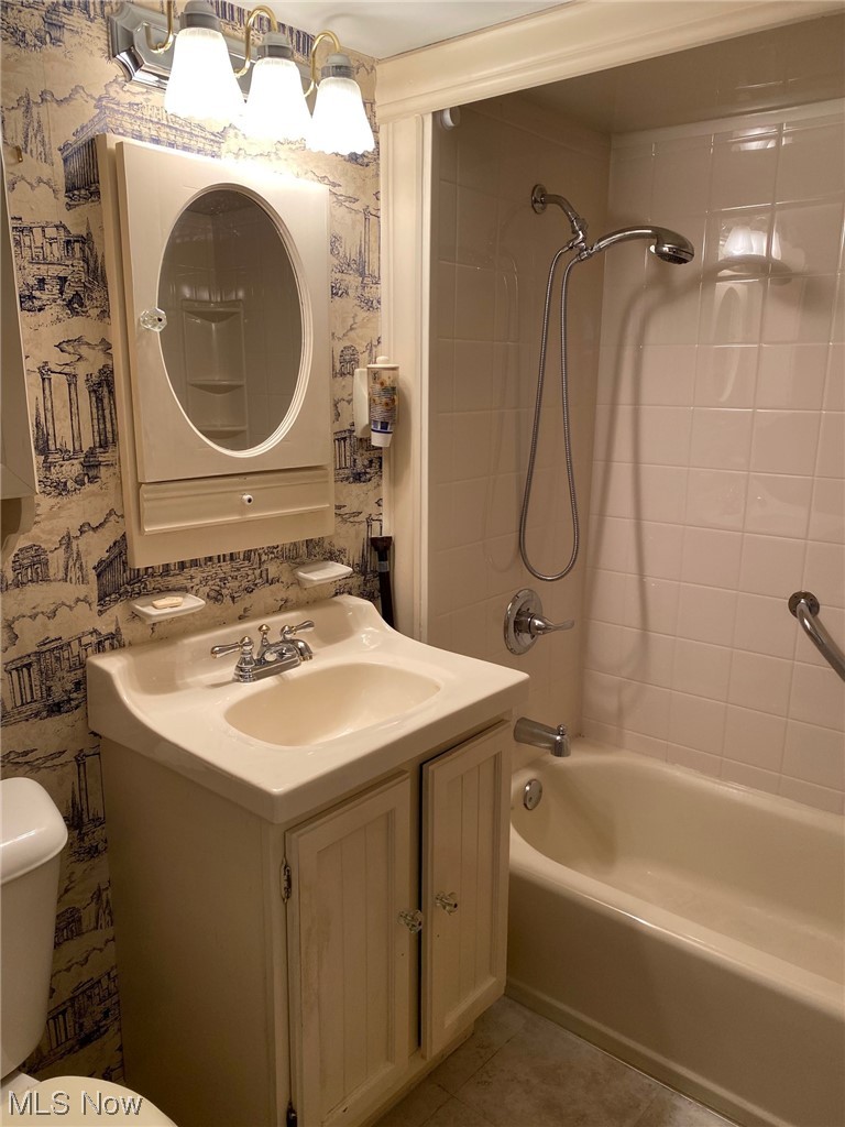 12902 Shadyway Road Cleveland, OH 44125 - Photo 11 of 14 Full bathroom