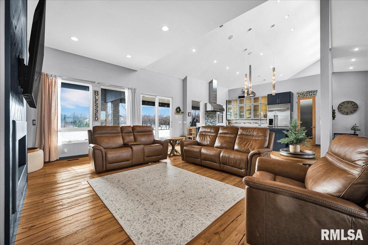 1733 Lourdes Road Metamora, IL 61548 - Photo 4 of 45