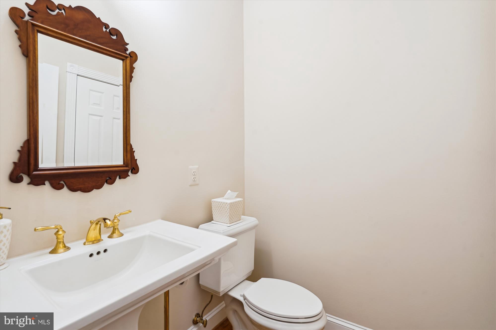 7517 Lees Farm Road Clifton, VA 20124 - Photo 54 of 94 Powder Room