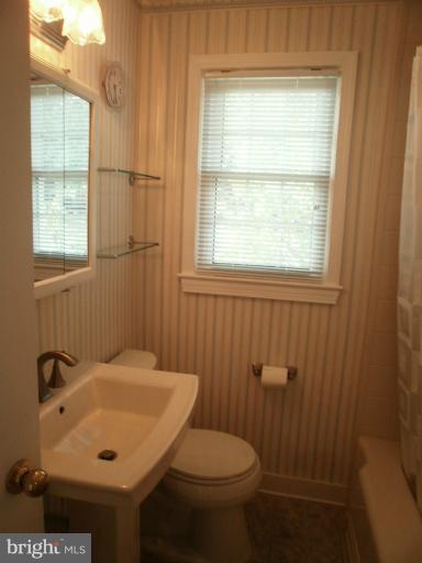 2007 Shenandoah Road Alexandria, VA 22308 - Photo 19 of 30 Bath