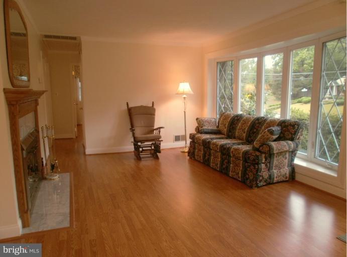 2007 Shenandoah Road Alexandria, VA 22308 - Photo 20 of 30 Living Room