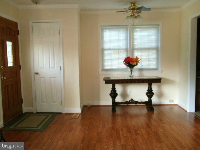 2007 Shenandoah Road Alexandria, VA 22308 - Photo 8 of 30 Entry