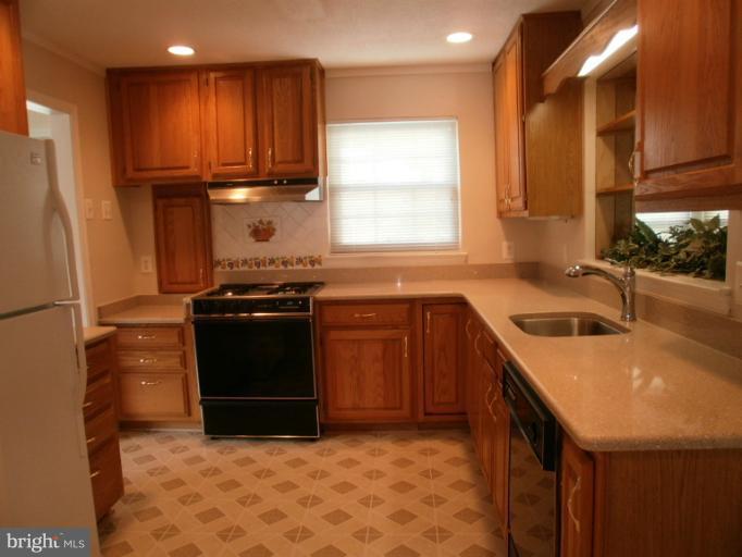 2007 Shenandoah Road Alexandria, VA 22308 - Photo 10 of 30 Kitchen