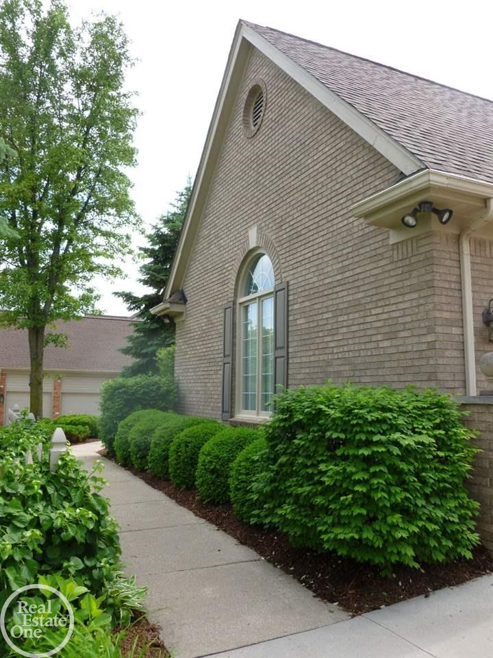 1901 Grayslake Drive Rochester Hills, MI 48306 - Photo 4 of 45