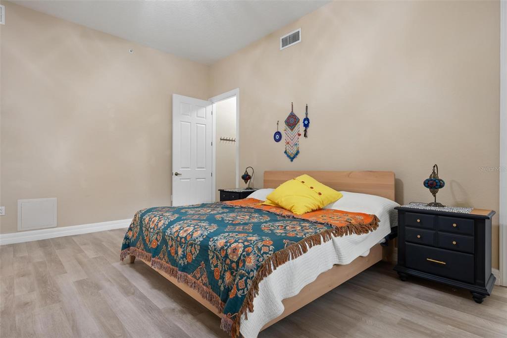 6100 Jessie Harbor Drive, Unit 202 Osprey, FL 34229 - Photo 7 of 83 a bedroom with a bed and a window