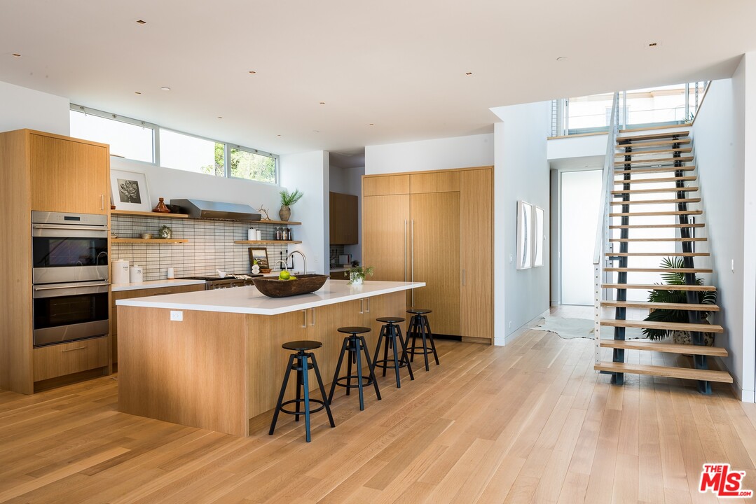 1265 Rimmer Avenue Pacific Palisades, CA 90272 - Photo 2 of 32