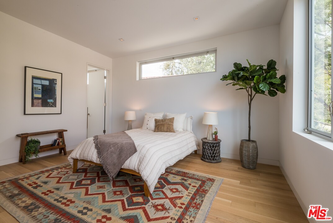 1265 Rimmer Avenue Pacific Palisades, CA 90272 - Photo 22 of 32