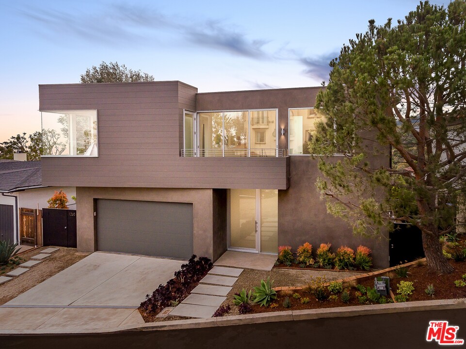 1265 Rimmer Avenue Pacific Palisades, CA 90272 - Photo 32 of 32