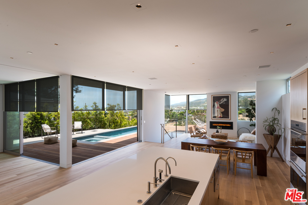1265 Rimmer Avenue Pacific Palisades, CA 90272 - Photo 6 of 32