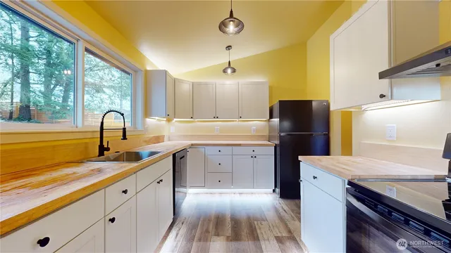 $800,000 | 21246 15th Avenue South, Des Moines, WA 98198