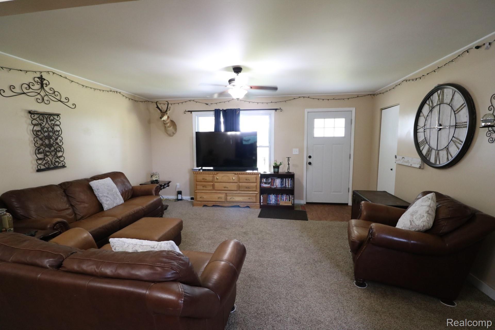 4009 West Castle Road Fostoria, MI 48435 - Photo 9 of 20 IMG_2593.JPG