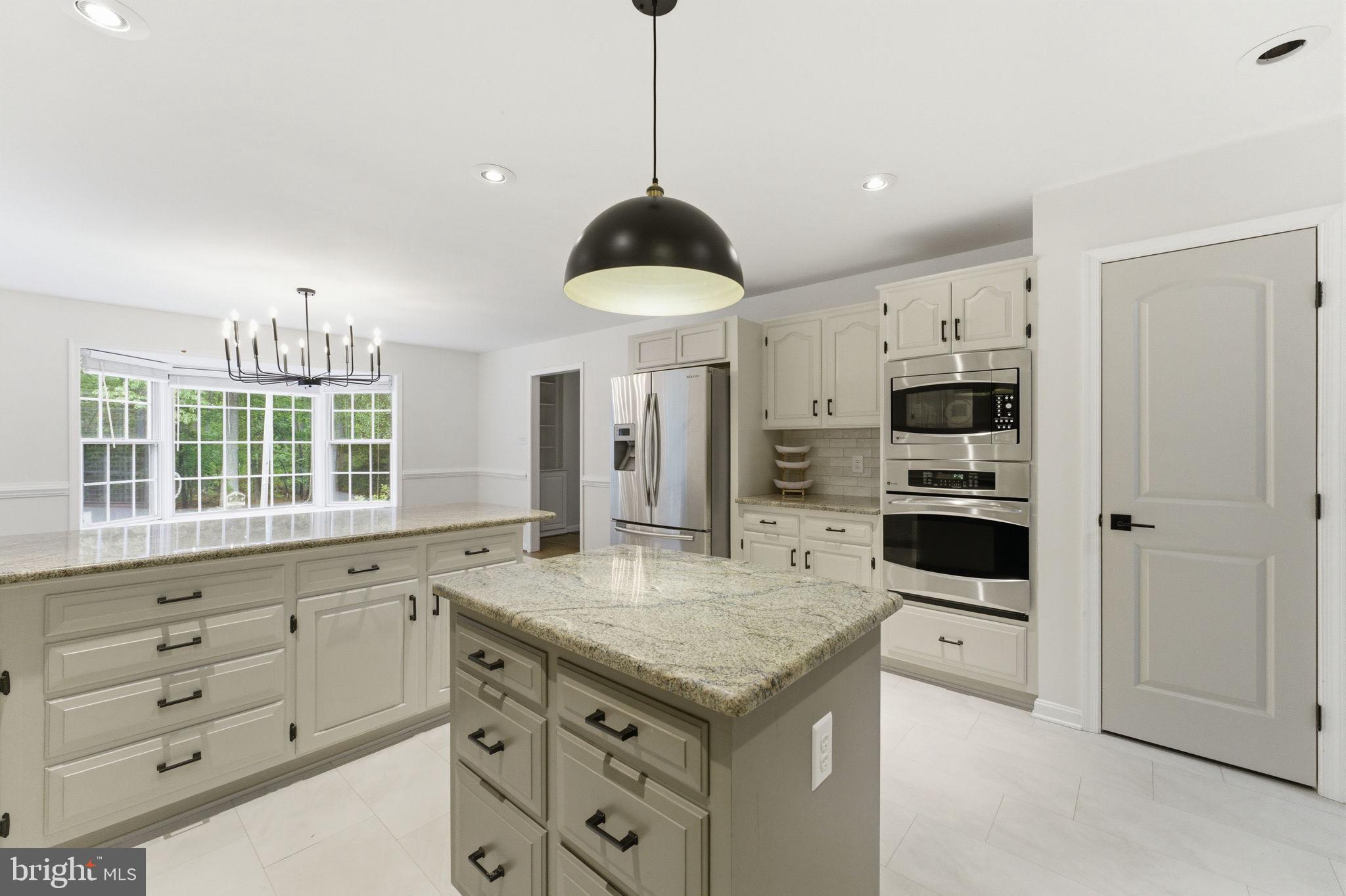 6040 Southgate Farm Road Indian Head, MD 20640 - Photo 22 of 94 Modern kitchen with elegant finishes.