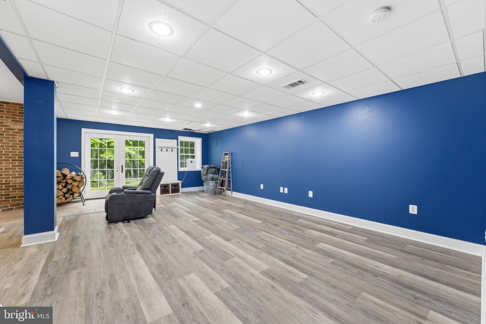 6040 Southgate Farm Road Indian Head, MD 20640 - Photo 64 of 94 Spacious retreat with bold blue walls.