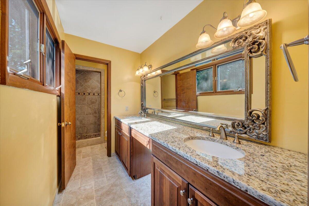 2633 Summit Ridge Road Northeast Roanoke, VA 24012 - Photo 20 of 38 20-MIB07724