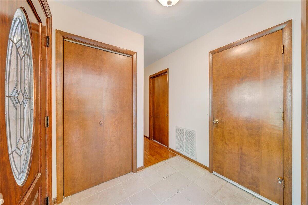 2633 Summit Ridge Road Northeast Roanoke, VA 24012 - Photo 3 of 38 03-MIB07673