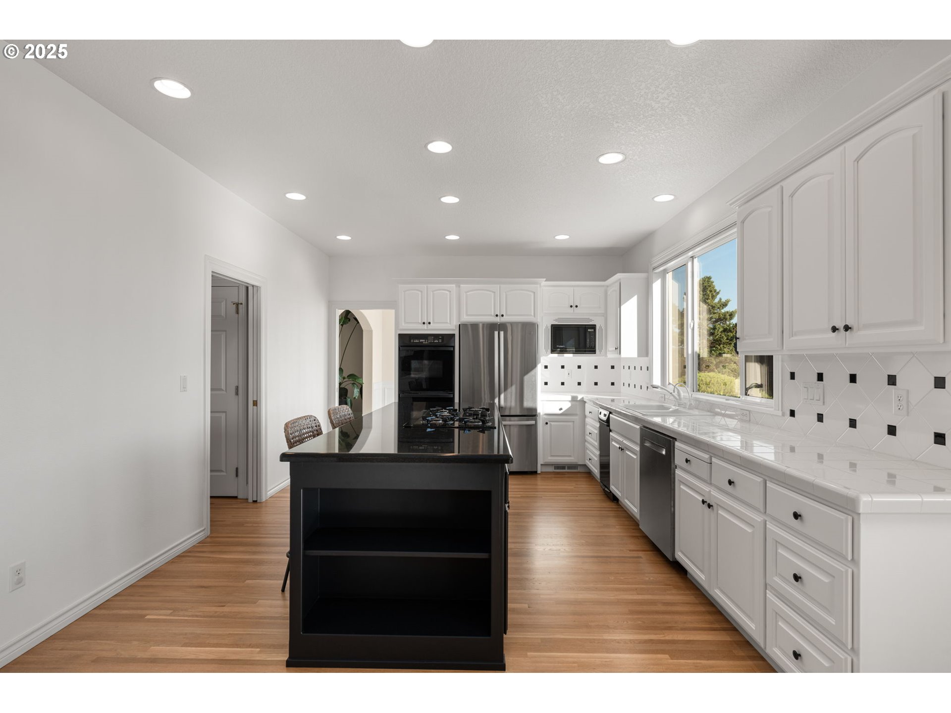 14405 Northwest Valley View Lane Portland, OR 97231 - Photo 12 of 48