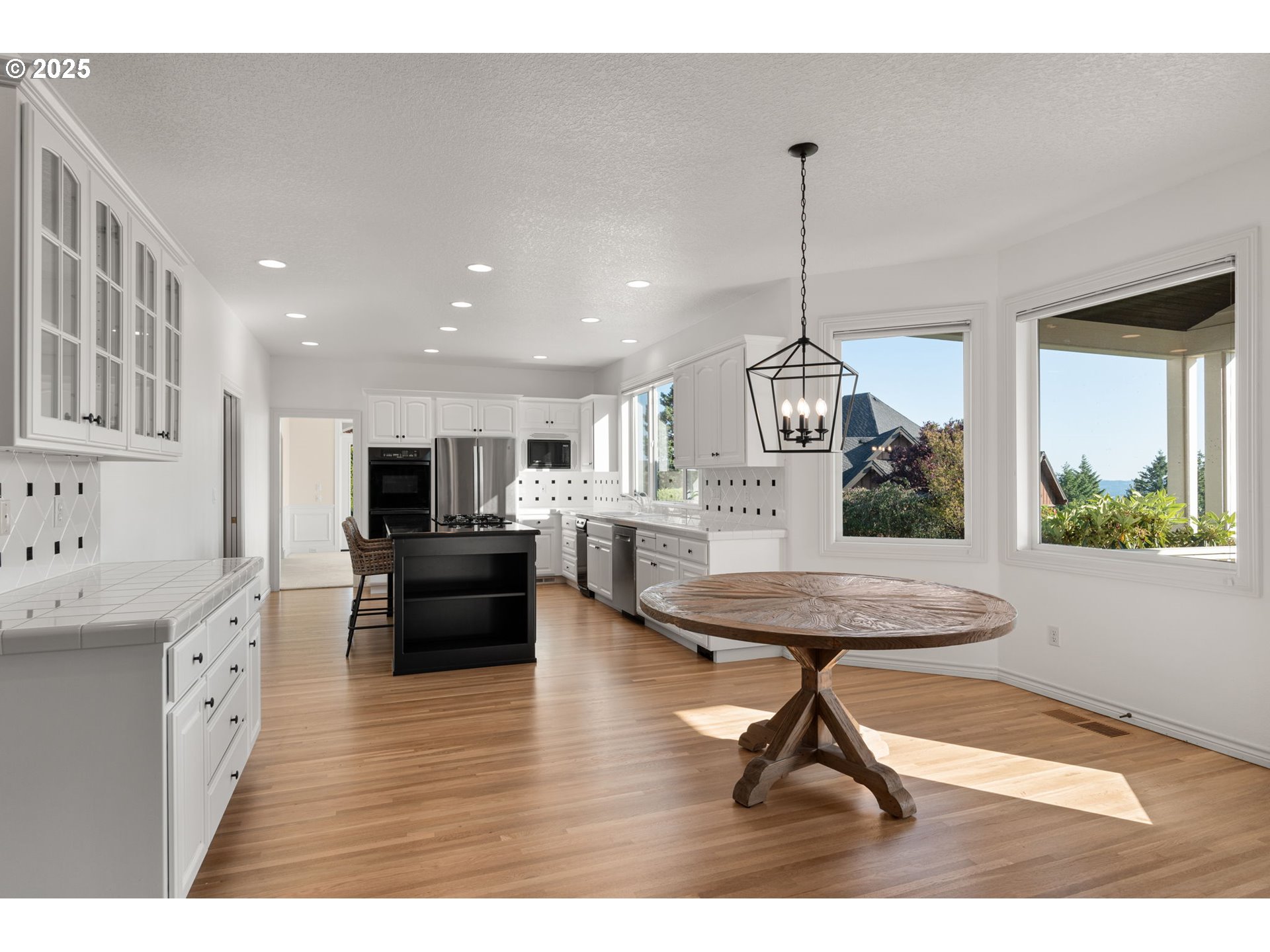 14405 Northwest Valley View Lane Portland, OR 97231 - Photo 14 of 48 Breakfast Area